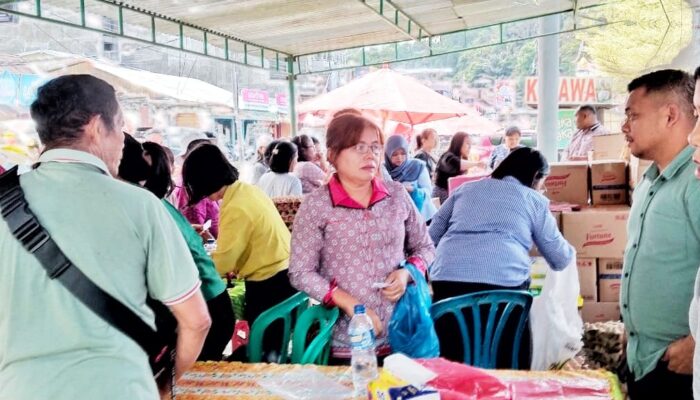 Gerakan Pangan Murah Dishanpangkan Simalungun di Kota Wisata Parapat Diserbu Warga