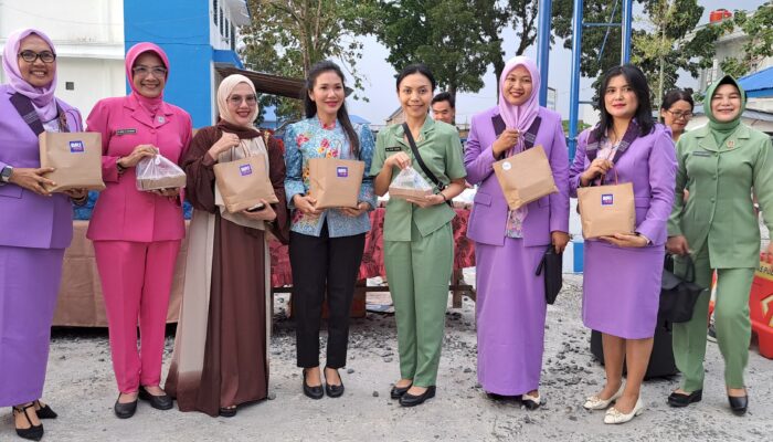 Ramadan Penuh Berkah, Bhayangkari Simalungun Bersama Forkopimda Tebar Takjil di Jalan Asahan