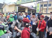 Berbagi Kebahagiaan di Bulan Ramadhan, Polres Pematangsiantar Bersama OKP Cipayung Bagikan Takjil kepada Masyarakat