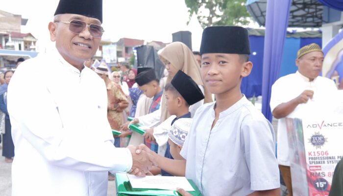 Bupati Simalungun Buka Puasa Bersama Masyarakat Sidamanik, Pererat Silaturahmi dan Berbagi Santunan