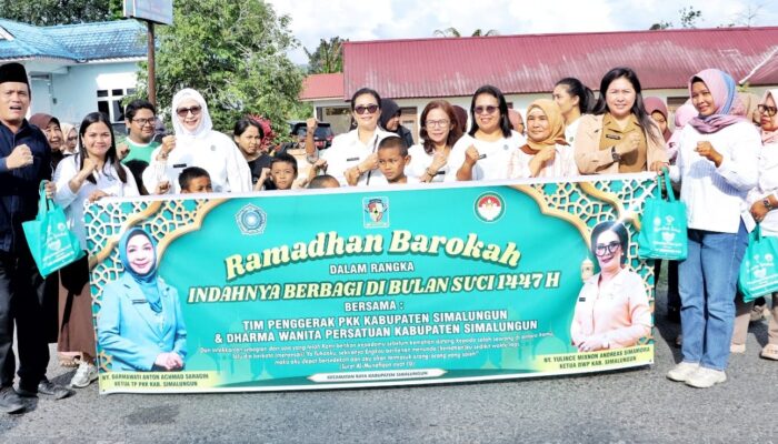 TP PKK dan DWP Kabupaten Simalungun Berbagi Takjil di Pematang Raya, Tebar Kebersamaan di Bulan Ramadhan