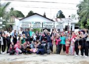 Sambut Idul Fitri 1447 H, TP PKK Simalungun Ajak Ratusan Warga Dolok Maraja Gotong Royong Bersihkan Desa