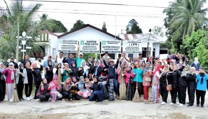 Sambut Idul Fitri 1447 H, TP PKK Simalungun Ajak Ratusan Warga Dolok Maraja Gotong Royong Bersihkan Desa
