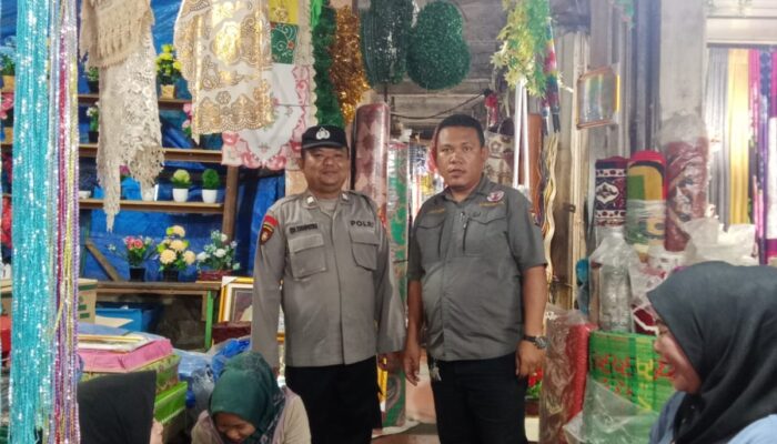 Kapolsek Siantar Barat Intensifkan Patroli Jalan Kaki di Pasar Horas, Antisipasi 3C Jelang Lebaran