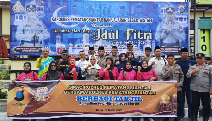 Jelang Berbuka, Polres Pematangsiantar Bagikan Takjil untuk Warga