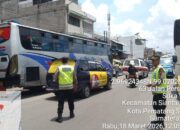 Personel Pos Pam II Parluasan Gerak Cepat Urai Kemacetan di Jalan Patuan Nagari