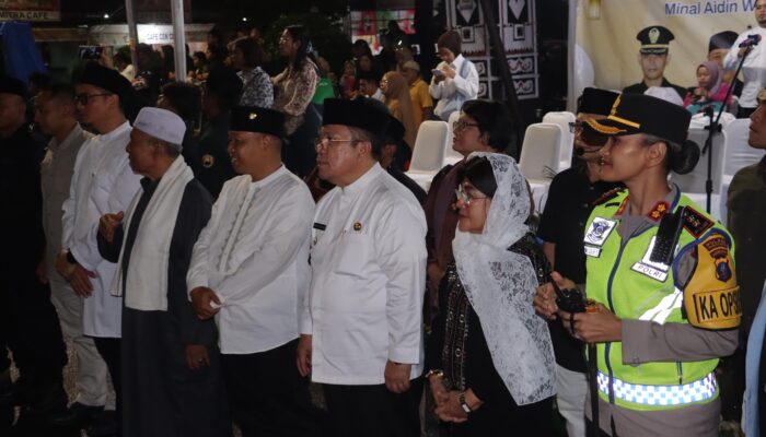 Kapolres Pematangsiantar Bersama Wali Kota dan Forkopimda Lepas Pawai Takbir Keliling Malam Idul Fitri 1447 H