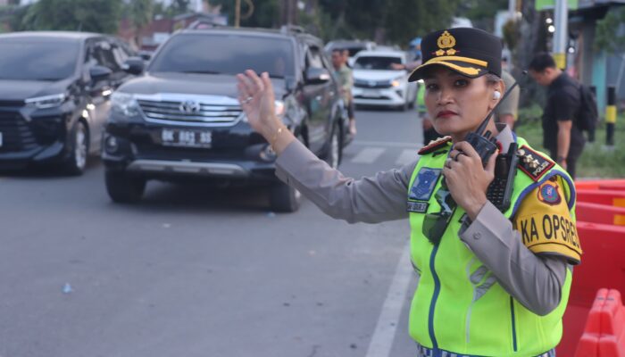 Volume Kendaraan Meningkat, Kapolres Pematangsiantar Turun ke Jalan Atur Lalu Lintas