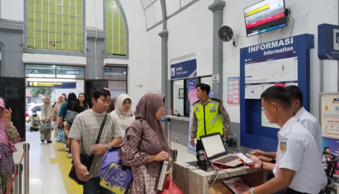 367 Penumpang Bertolak ke Medan, Polsek Siantar Barat Perketat Pengamanan di Stasiun Kereta Api