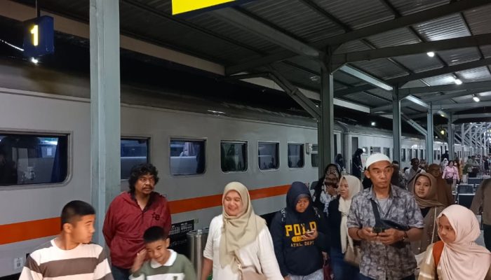 Arus Balik Mulai Padat, 425 Penumpang Tiba di Stasiun Siantar, Polisi Siaga