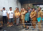 Bhabinkamtibmas Kawal Penyaluran Bantuan Korban Kebakaran di Siantar Timur