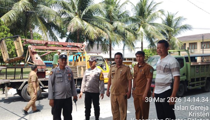 Disenggol Truk, Gapura di Siantar Selatan Roboh Seketika