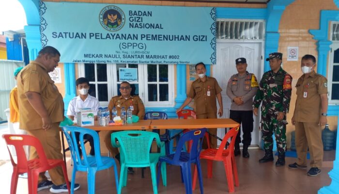 Polsek dan Camat Siantar Marihat Perkuat Sinergi di Dapur SPPG Mekar Nauli, Tekankan Kebersihan dan Kamtibmas