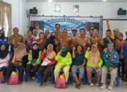 Senyum Bahagia Warnai Tali Asih Camat Siantar Marihat kepada Petugas Kebersihan Jelang Idul Fitri