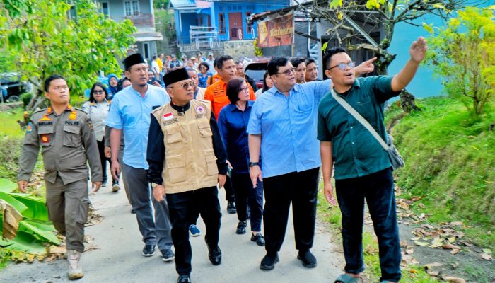 Tinjau Lokasi Puting Beliung di Gunung Maligas, Bupati Simalungun Salurkan Bantuan