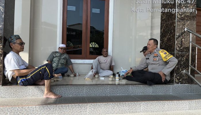 Bhabinkamtibmas Sambangi Masjid Dakwah, Sampaikan Pesan Kamtibmas dan Sosialisasi Call Center 110