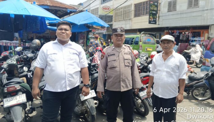 Cegah Gangguan Kamtibmas, Polsek Siantar Barat Patroli Jalan Kaki di Pasar Horas