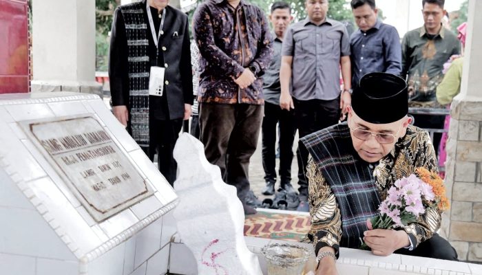Ziarah ke Makam Raja Siantar Sang Naualuh Damanik Tutup Rangkaian Ziarah Raja Marpitu di Hari Jadi ke-193 Simalungun