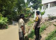 Antisipasi Banjir, Bhabinkamtibmas Polsek Siantar Martoba Cek Debit Air Sungai Sibatu Batu