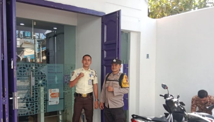 Bhabinkamtibmas Polsek Siantar Barat Sambangi Bank Muamalat, Sampaikan Pesan Kamtibmas