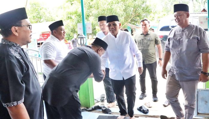 Bupati Simalungun Sholat Jumat Bersama Warga, Perkuat Silaturahmi di Masjid Darussalam