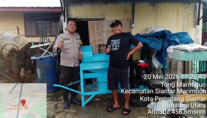 Dukung Ketahanan Pangan, Bhabinkamtibmas Polsek Siantar Marihat Serahkan Treser kepada Petani Binaan