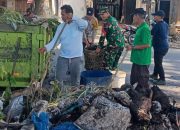 Bhabinkamtibmas Polsek Siantar Martoba Ikuti Gotong Royong Jumat Bersih