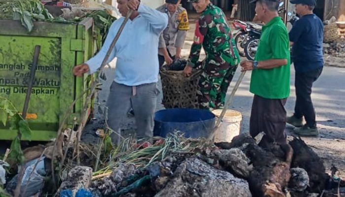 Bhabinkamtibmas Polsek Siantar Martoba Ikuti Gotong Royong Jumat Bersih