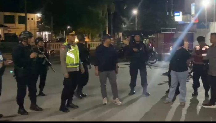 Polres Pematangsiantar dan Brimob Polda Sumut Gelar Patroli Blue Light Saat Blackout, Antisipasi Gangguan Kamtibmas