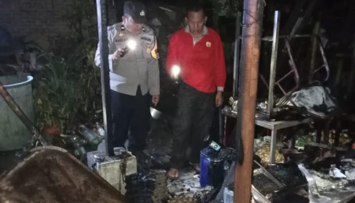 Polsek Siantar Martoba Respon Cepat Kebakaran Pekarangan di Perumahan Geriya