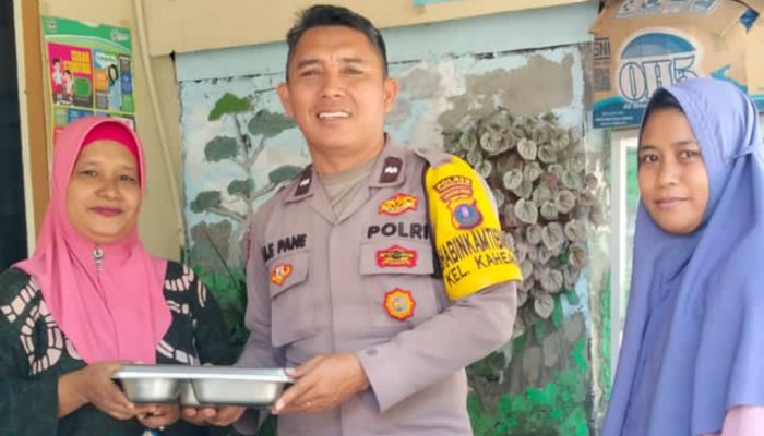 Bhabinkamtibmas Polsek Siantar Utara Sambangi Posyandu dan Serahkan MBG