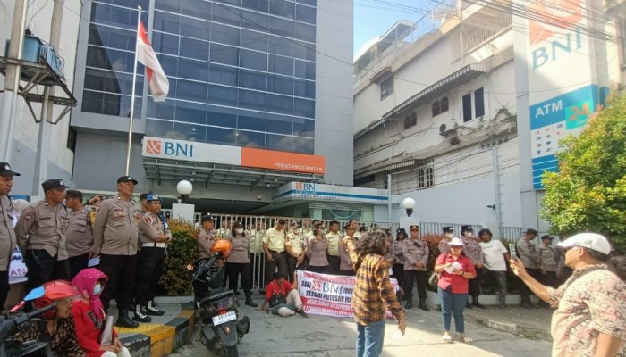 Demo Panas di BNI Pematangsiantar, Korban Menangis hingga Pingsan: Kasus Disebut Sudah 10 Tahun Tak Selesai