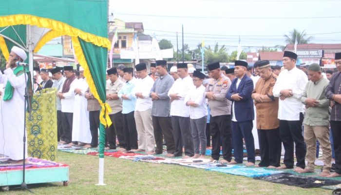 Kapolres Simalungun Hadiri Sholat Idul Adha 1447 H Bersama Forkopimda dan Ribuan Warga di Rambung Merah