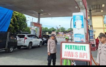 Bhabinkamtibmas Polsek Siantar Marihat Monitoring Penyaluran BBM di SPBU Jalan Parapat