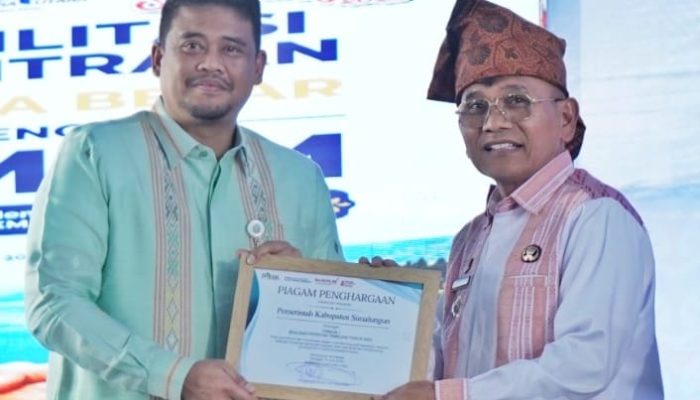 Simalungun Raih Penghargaan Terbaik I Realisasi Investasi Terbesar Tahun 2025 pada PIISU 2026