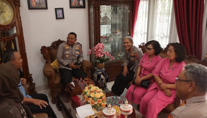 Sambut HUT Bhayangkara ke-80, Polres Pematangsiantar Gelar Anjangsana ke Personel Sakit, Warakawuri dan Purnawirawan
