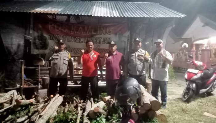 Laksanakan SALING, Polsek Siantar Marihat Imbau Petugas Pos Kamling Tingkatkan Kewaspadaan