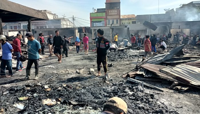 Kebakaran Hebat Hanguskan Ratusan Kios di Pajak Parluasan Pematangsiantar