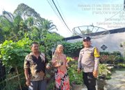Bhabinkamtibmas Simarimbun Serahkan Bibit Cabai dan Terong kepada Warga, Dukung Program Ketahanan Pangan Keluarga