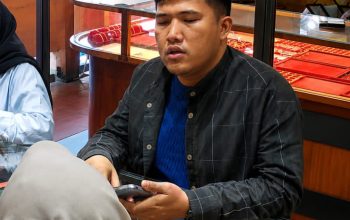 Terekam CCTV, Perampok Gondol Emas Antam Rp160 Juta dari Toko Emas di Pasar Horas