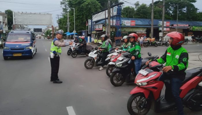 Sat Lantas Polres Pematangsiantar Berikan Edukasi Keselamatan Berkendara kepada Pengemudi Gojek