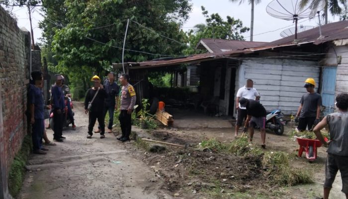 Respons Cepat Keluhan Warga, Polsek Siantar Utara Beri Imbauan kepada Pekerja Rabat Beton di Gang Pinus