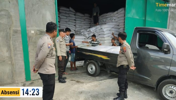 Polsek Siantar Martoba Dampingi Penjualan 850 Kilogram Jagung Petani Binaan ke Bulog