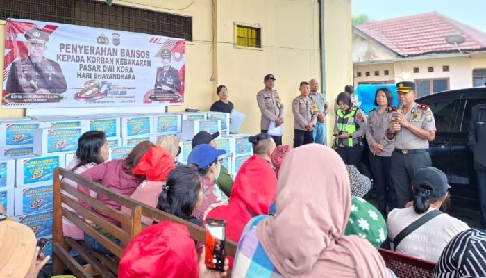 Sambut HUT Bhayangkara ke-80, Polres Pematangsiantar Salurkan Bansos kepada Korban Kebakaran Pasar Dwikora