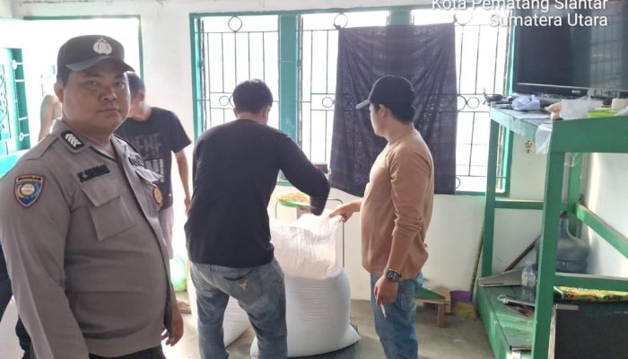 Polsek Siantar Marihat Dampingi Petani Jual 1,5 Ton Jagung ke Bulog Pematangsiantar
