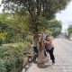 Jalin Kemitraan dengan Warga, Bhabinkamtibmas Polsek Siantar Martoba Gotong Royong di Blok II Jalan Sibatu Batu