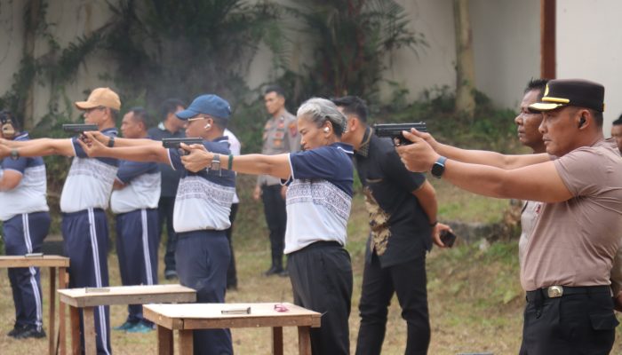 Kapolres Pematangsiantar Pimpin Latihan Menembak, Tingkatkan Kesiapsiagaan Personel