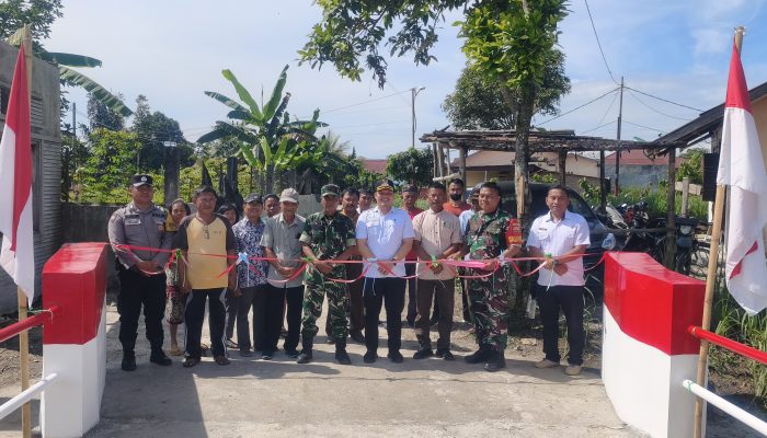 Bhabinkamtibmas Polsek Siantar Marihat Hadiri Peresmian Jembatan Garuda Merah Putih