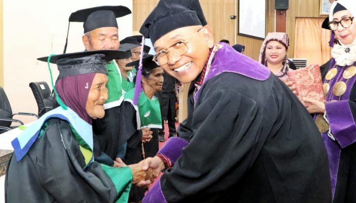 360 Peserta Sekolah Lansia Tangguh Diwisuda, Bupati Simalungun: Semangat Belajar Tak Mengenal Usia