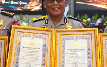 Kapolres Simalungun Terima Dua Penghargaan dari Kapolri, Diserahkan Langsung Kapolda Sumut